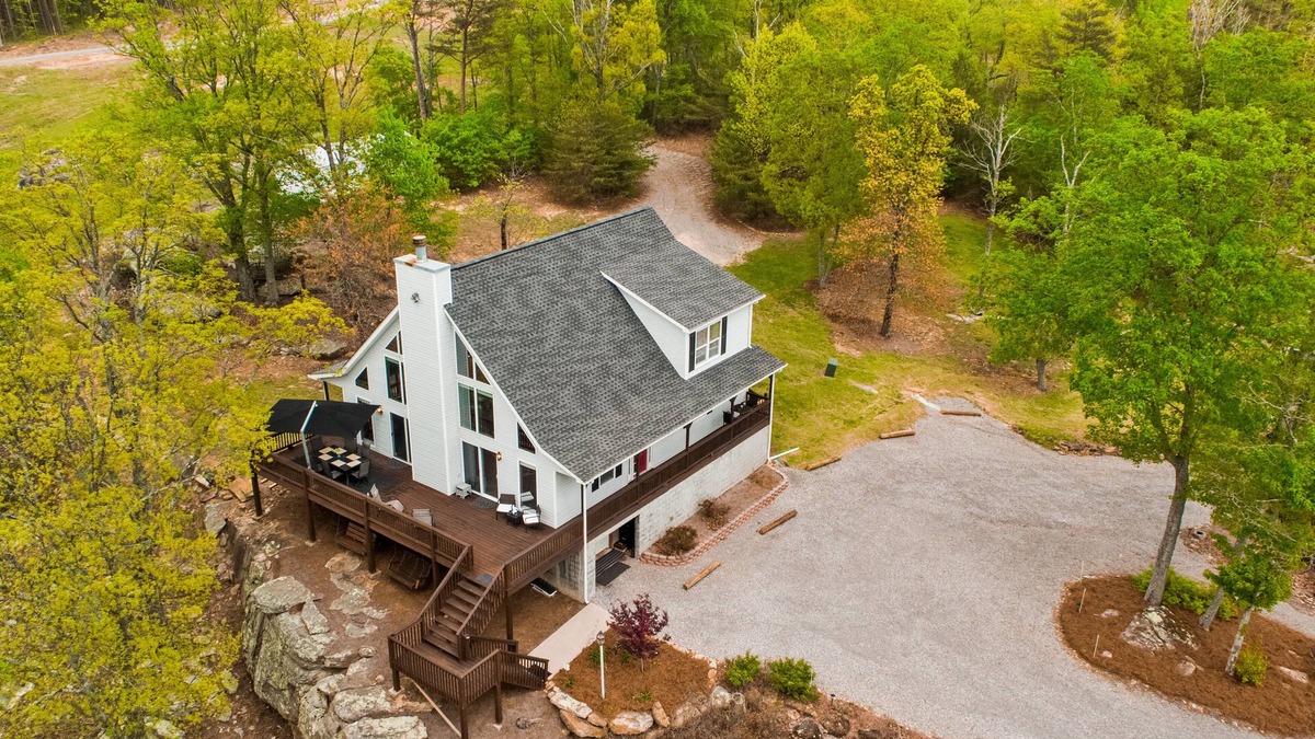 Lupton City House | Secluded Mountain House on 12 acres w/Pond! 20 min to downtown Chattanooga!