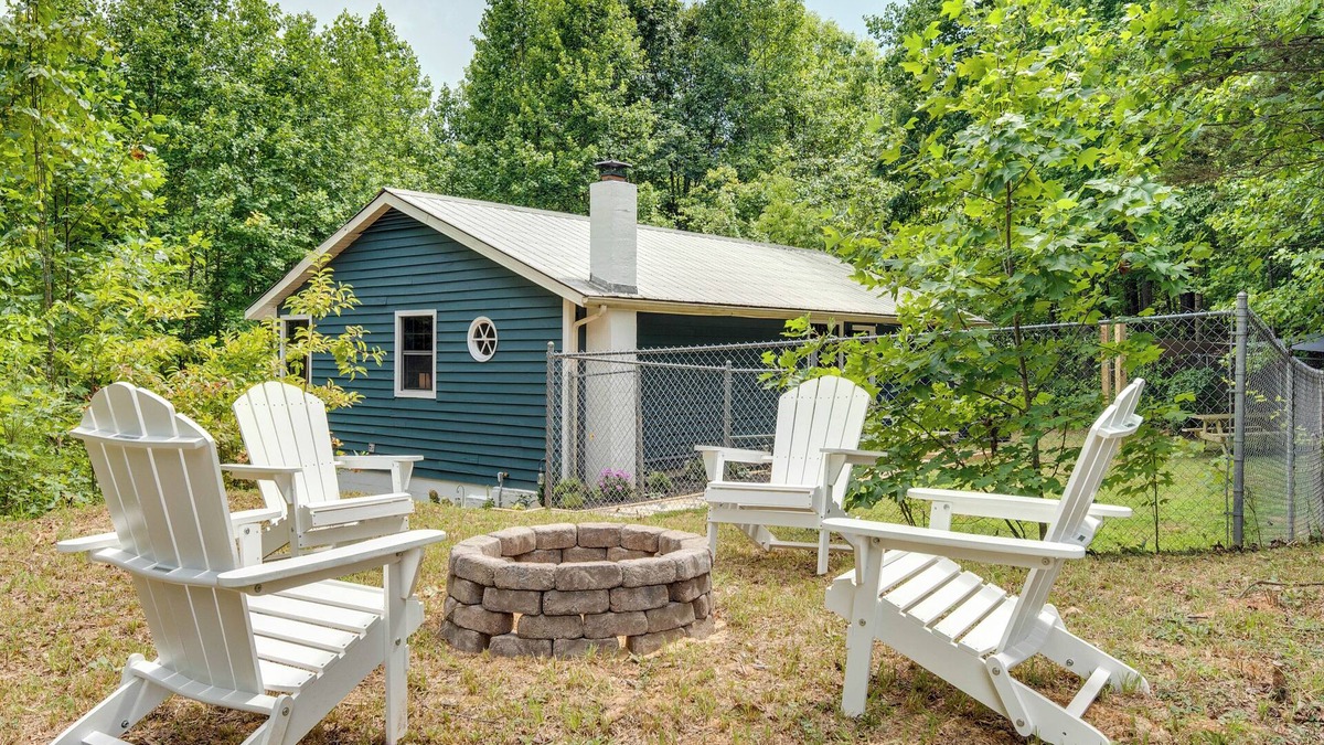 Old Fort Cottage | Secluded Mountain Retreat: 30 Mi to Asheville!