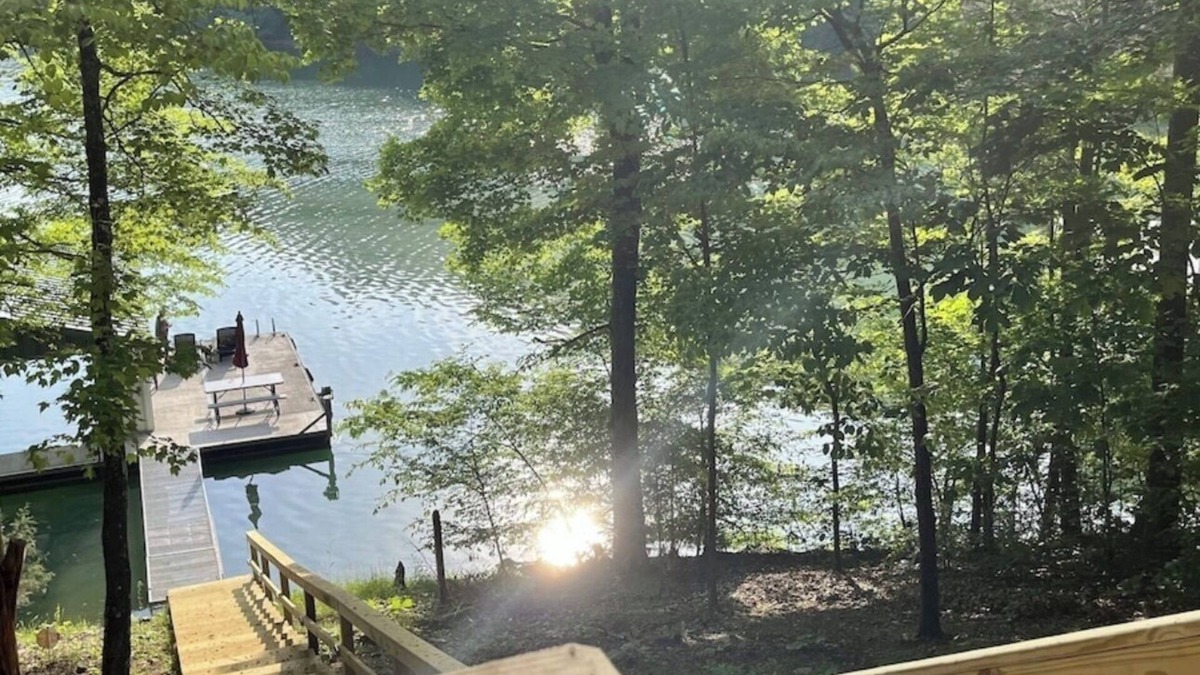 Flat Hollow Marina House | Secluded No Wake Cove - Private Covered Dock-Screened Porch-Kayaks