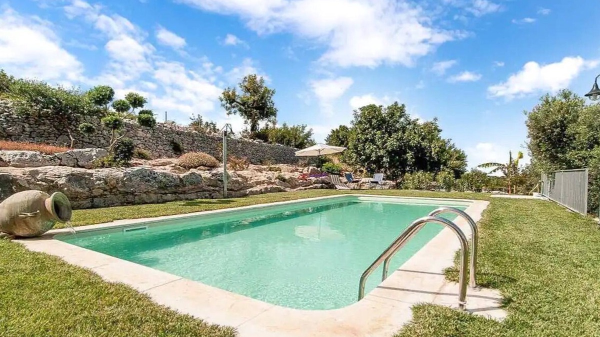Ragusa House | Secluded old farmhouse with a view and pool to relax in total quiet.