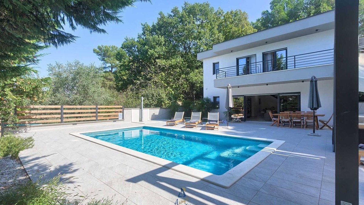 Pomer Villa | Secluded pine forest villa by the sea for up to 8 guests