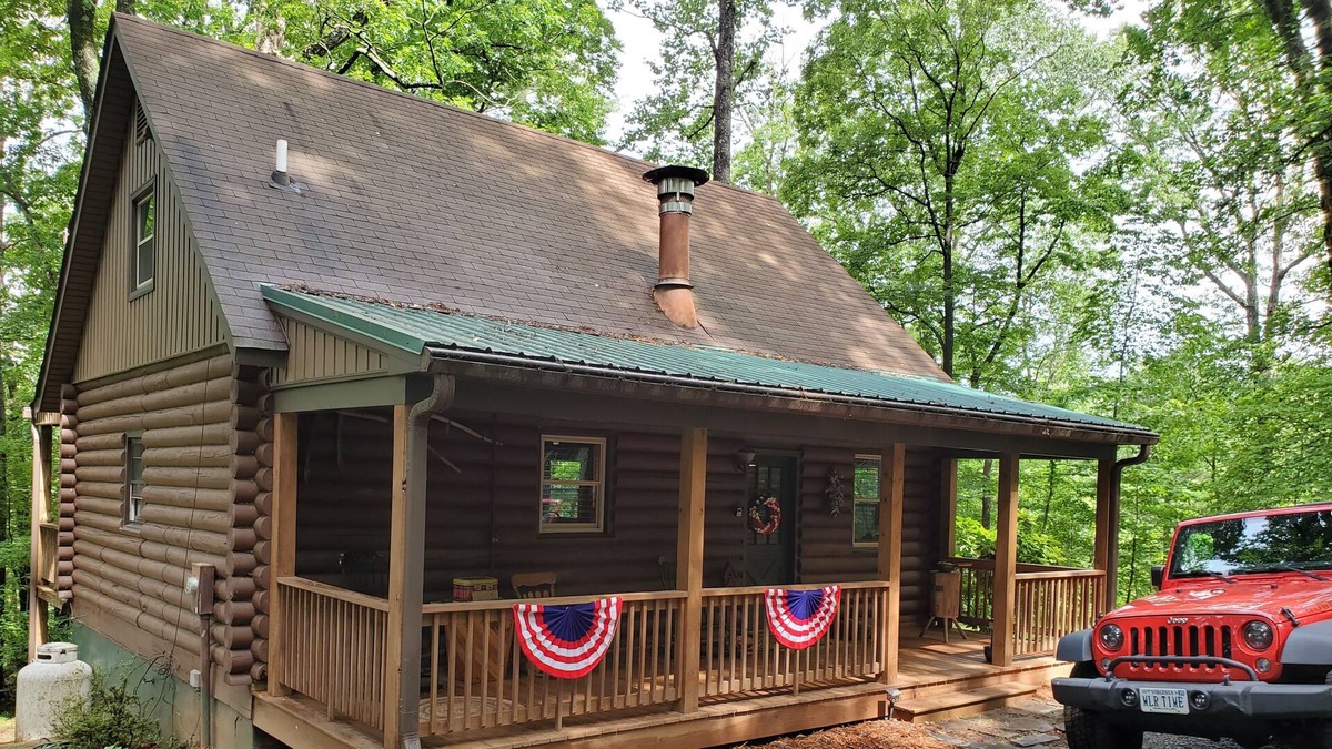 Lynchburg Cabin | Secluded Quiet 3 Bedroom 2.5 Bath Cabin Mins to Lynchburg / Amherst