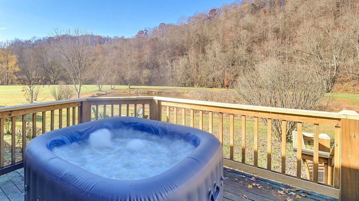 Beattyville Cabin | Secluded Retreat: BBQ, Lawn Games, & Fire Pit!