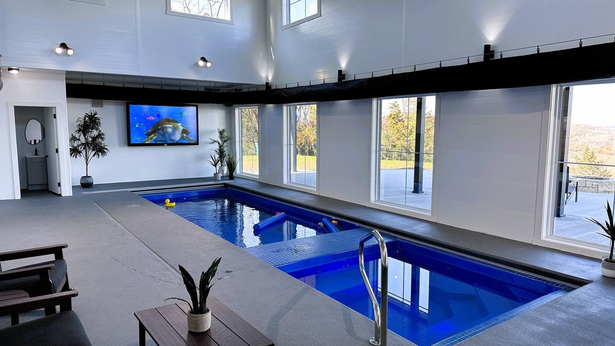 Dubuque County House | Secluded Retreat ~ Indoor Pool ~ Hot Tub ~Close To Sundown Mountain