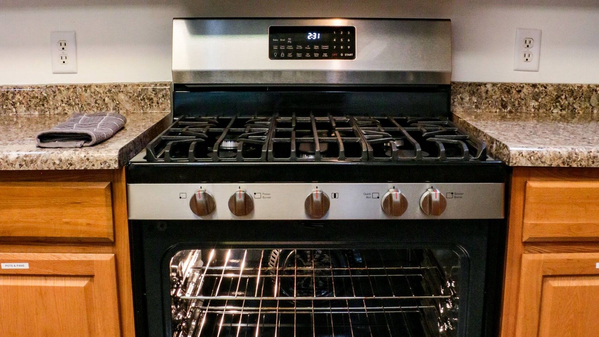 Bridgman House | Secluded Retreat with Heated Indoor Pool 5 min from the beach