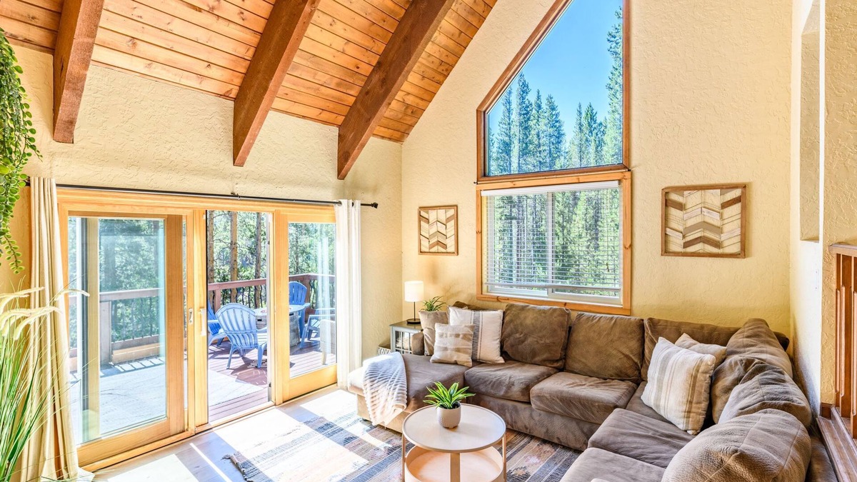 Crown House | Secluded rustic cabin 2 miles from Breck gondola w/wooded lot & hot tub