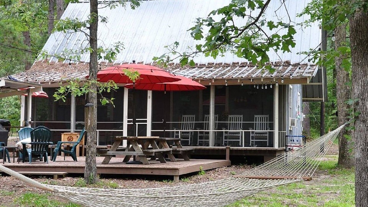 Broaddus House | Secluded, Sam Rayburn Lakefront Cabin. Perfect Getaway for Hunters and Anglers.