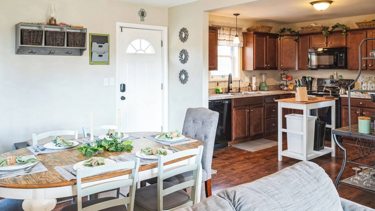Brogue House | Secluded Scenic Retreat, Amish Country, Vineyards