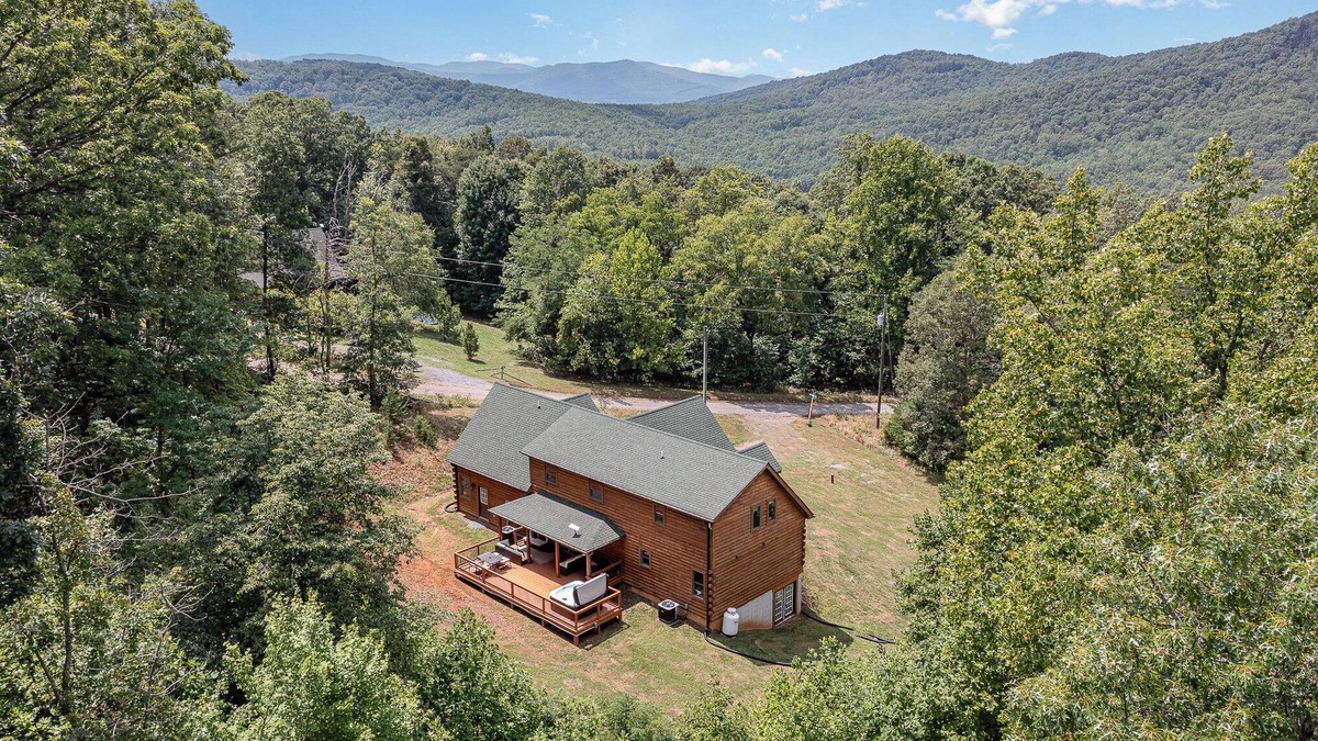 Luray House | Secluded Shenandoah Hideaway