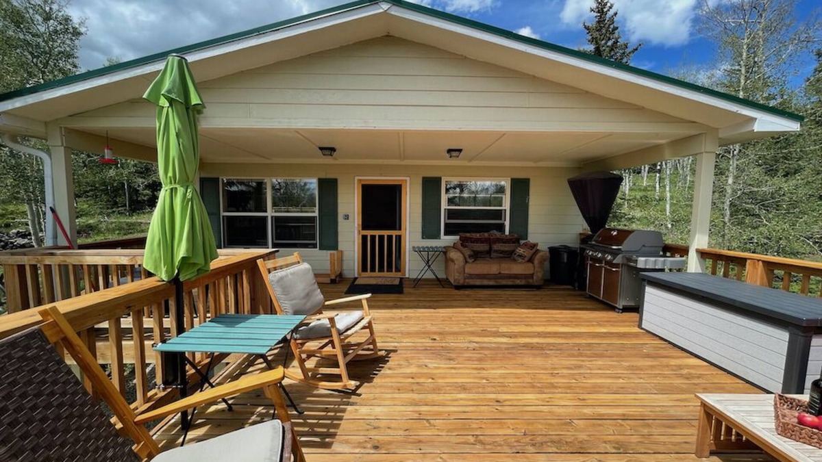 Michigan Hill Cabin | Secluded South Park Cabin - Amazing deck & views!