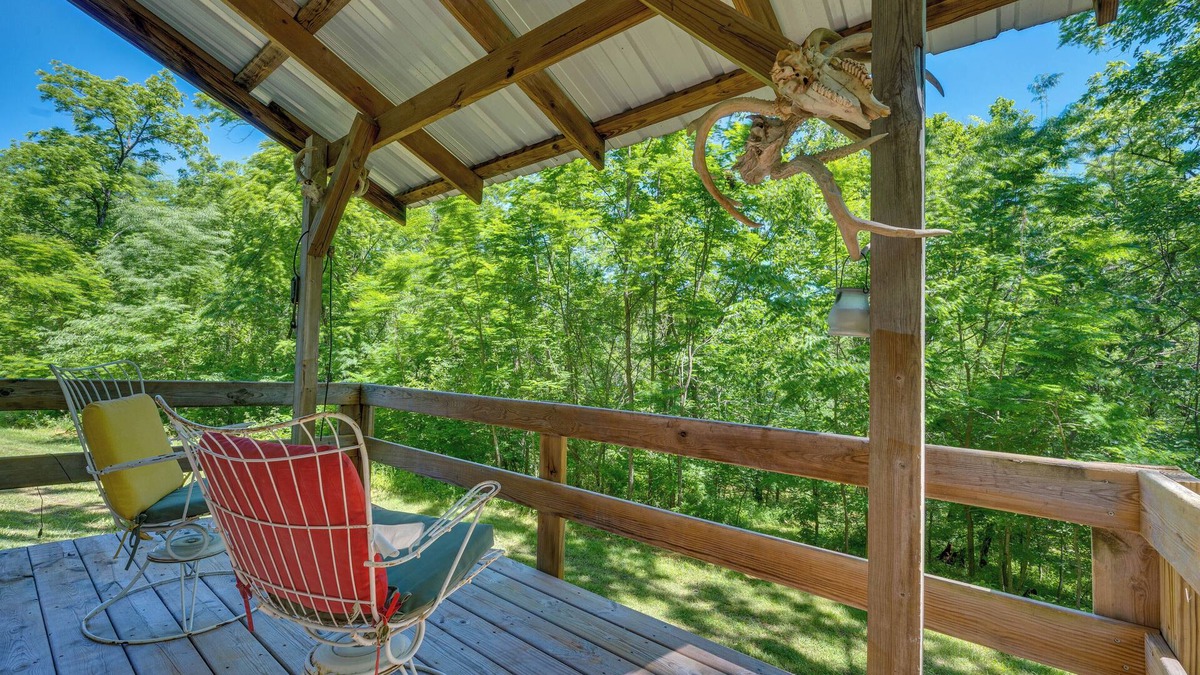 Booneville Cabin | Secluded St Charles Cabin w/Gas Grill + Fire Pit!