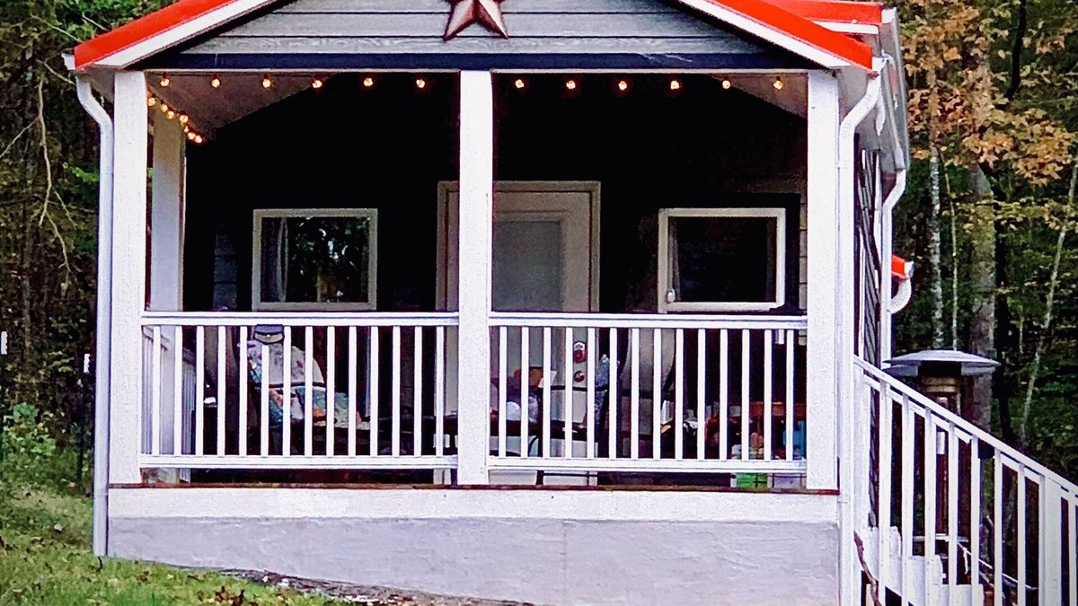 Franklin Cabin | Secluded Storybook Cabin -Dog Friendly with Fenced Yard and WIFI.
