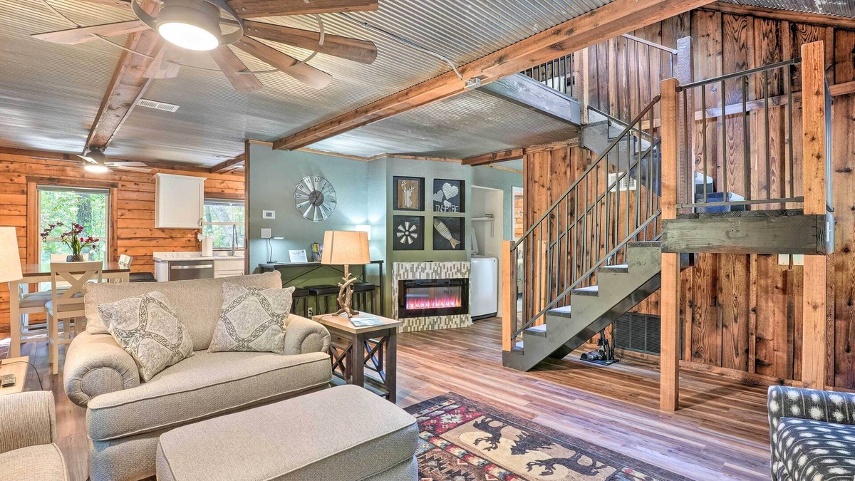 Kimberling City Cabin | Secluded Table Rock Lake/Branson Cabin w/Hot Tub!
