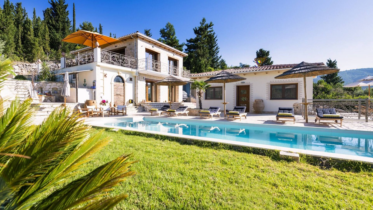Vavkeri Villa | Secluded THE VIEW Villa ideal for 10 adults & 7 kids w/t ping pong & pool