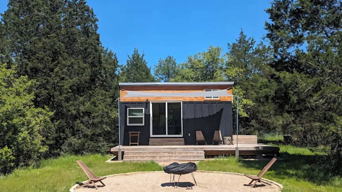 Paige Cabin | Secluded Tiny Home, firepit stargaze hike pond