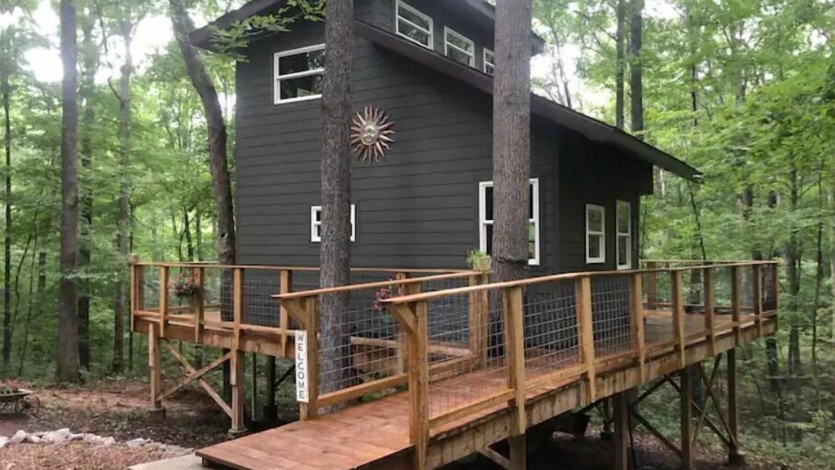 Makanda House | Secluded treehouse with indoor fireplace