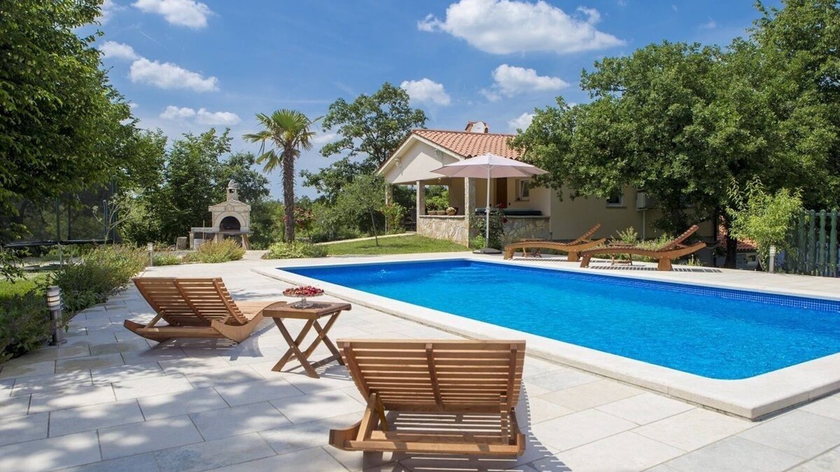 Zminj House | Secluded vacation house surrounded by nature