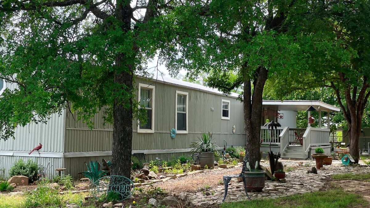 Lometa House | Secluded wildlife preserve on Colorado River. Near Colorado Bend State Park.