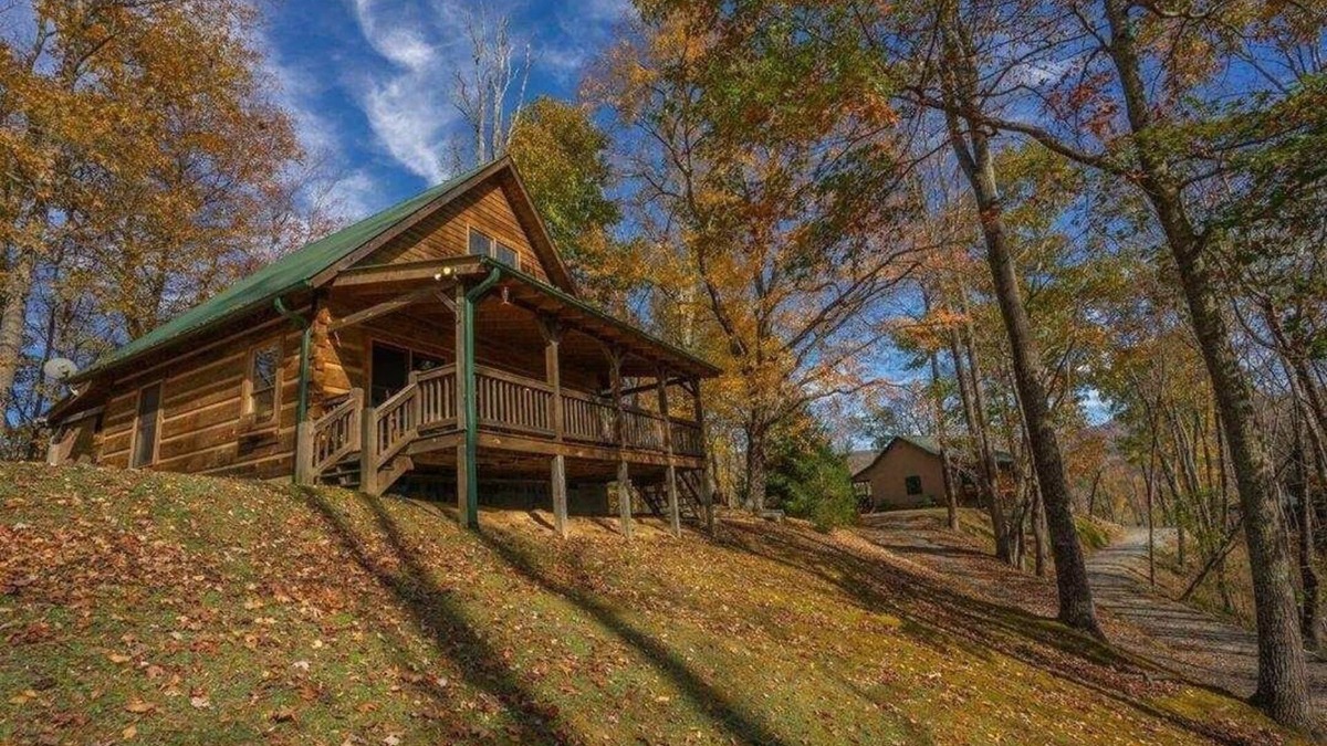 Vilas Cabin | Secluded yet close to everything!
