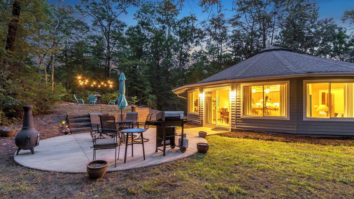 Cleveland House | Secluded Yurt Hideaway 10 min to Table Rock