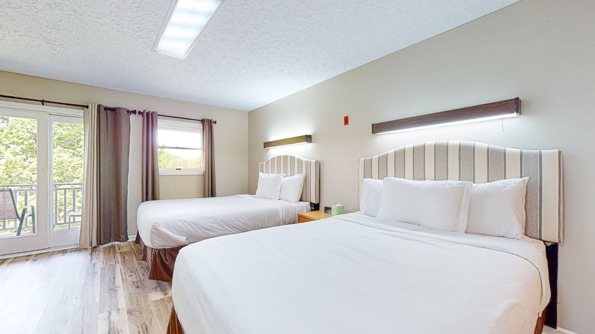 Baneberry Apartment | Second-floor, dog-friendly studio with gym & golf view - walk to Douglas Lake