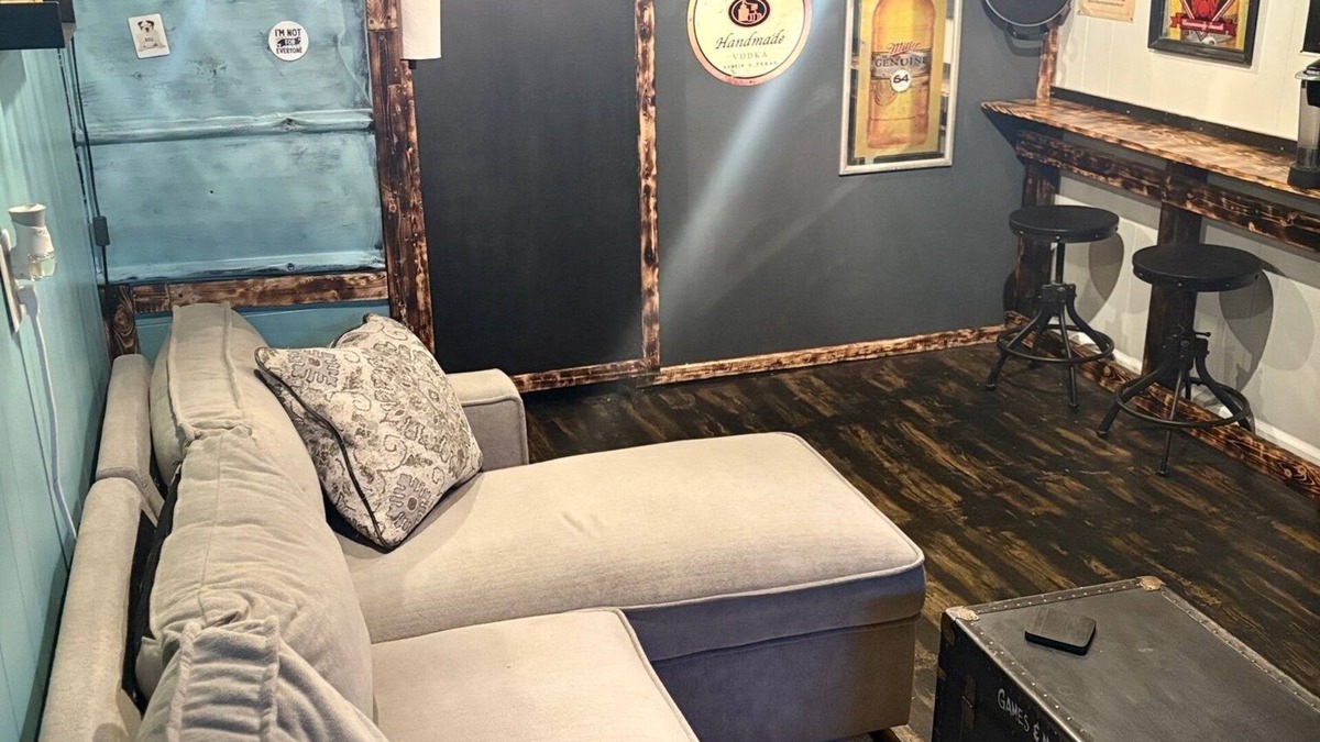 Metamora House | Secondary Suite - Private area in basement w/living room and kitchenette