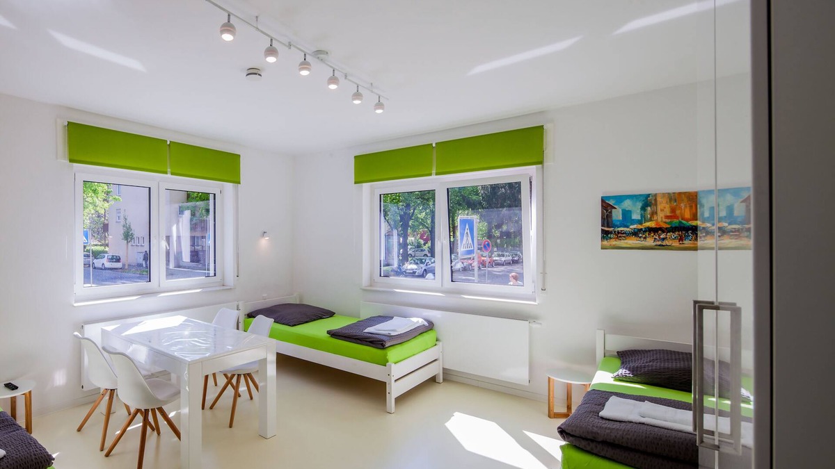 Innenstadt Apartment | SecondHome Stuttgart: 2 very nice vacation apartments in Esslingen for up to 17 pers