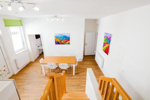 Innenstadt Apartment | SecondHome Stuttgart - Moderne große Wohnungen nahe der hist Altstadt von Esslingen aN - versch Größen 8 - 11 - 19 Betten