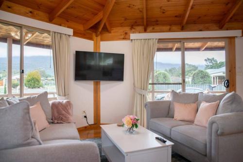 Halls Gap House | Secret Garden Cottage