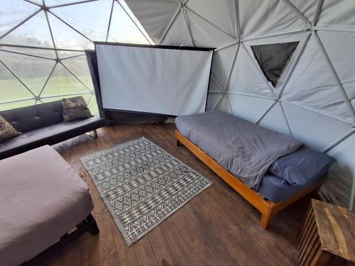 Market Rasen Apartment | Secret Heated Dome, Hot Tub,Firepit Projector in Lincoln
