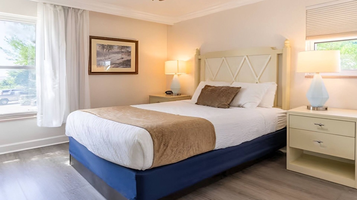 Captiva Hotel | See Breathtaking Bay Views from Your Balcony! 3BR Unit w/Kitchen | Onsite Pool