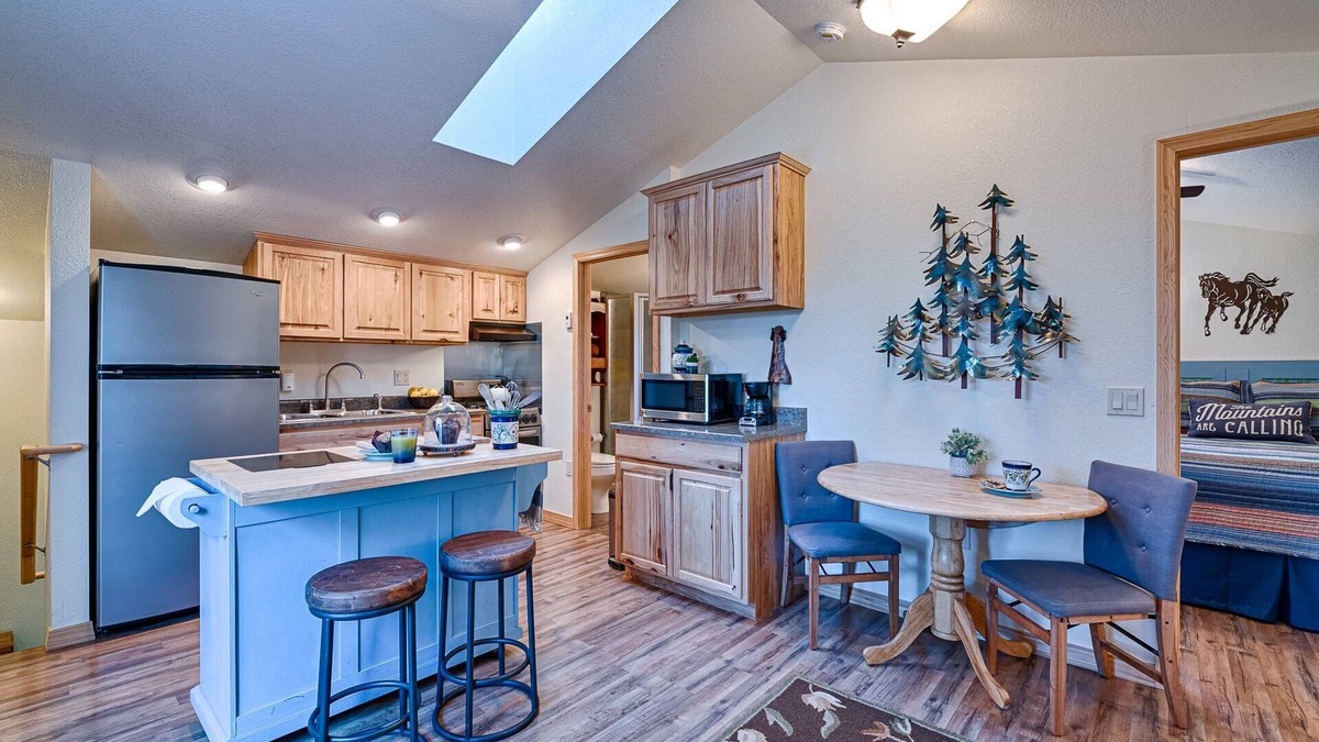 San Juan River Village Condo | See Fall's Changing Colors! Sancho's Casita: Cozy Studio with Full Kitchen, 15 Minutes to Wolf Creek