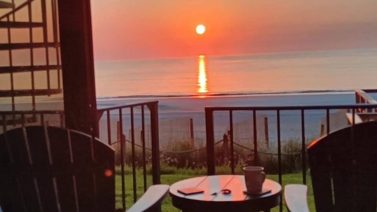 Sawgrass Condo | See, smell, hear, and feel the ocean in your backyard, just 10 steps away! 🌺