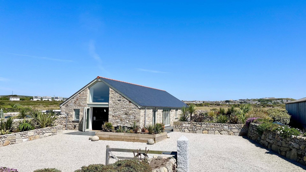 St Just Cottage | SEE TWO SEAS, CAPE CORNWALL, pet friendly, with hot tub in St Just