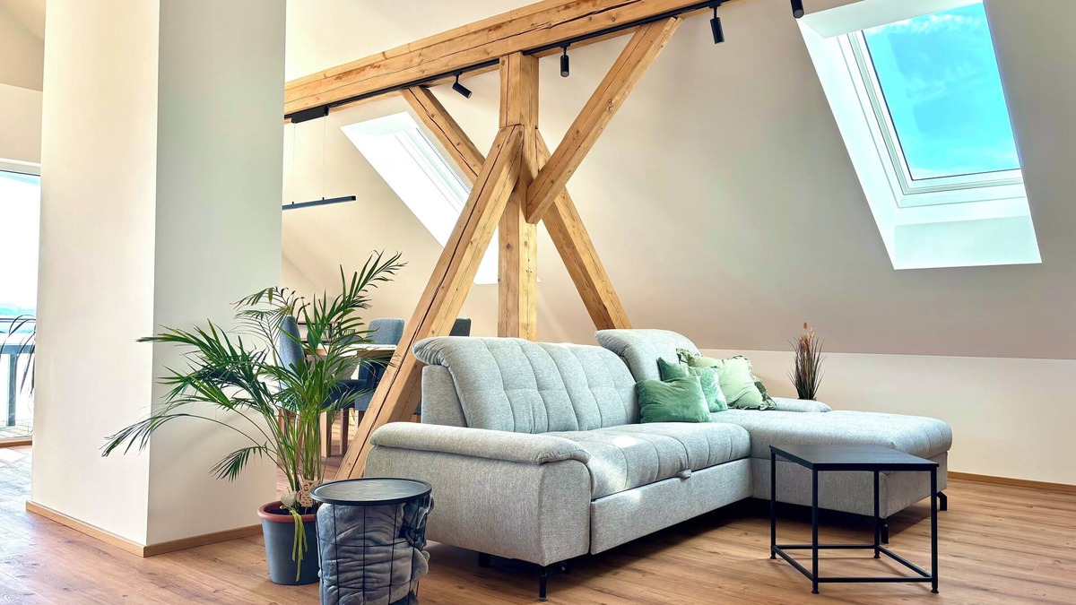 Seekirchen Markt Apartment | "Seeblick" guest house - Bright penthouse apartment on the outskirts of Salzburg