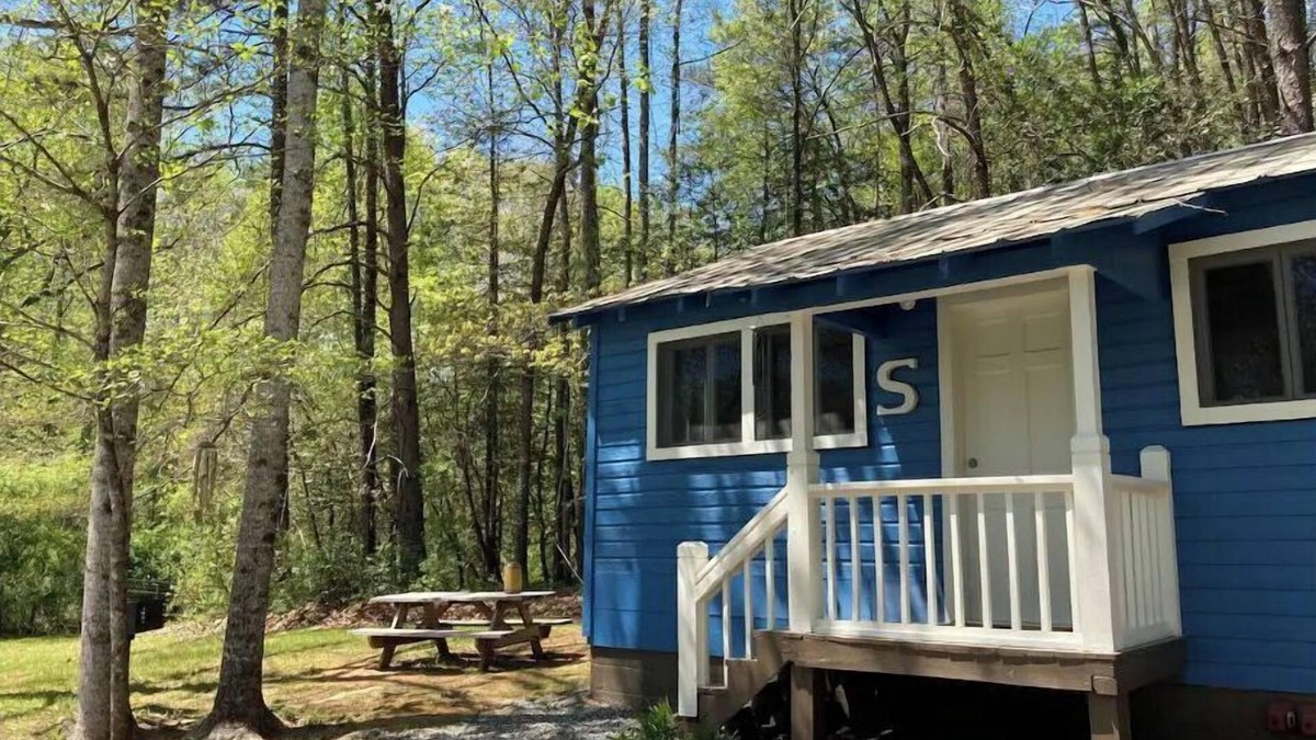 Clarkesville Cabin | Seed Cabin at Bleu Canoe Campground - 2bed/1bath