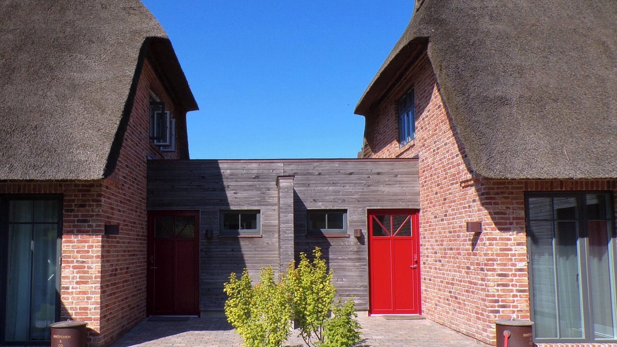 Nieby House | Seegras, das Reetdach Doppelhaus für 4-5 Personen mit Schönem Birkblick