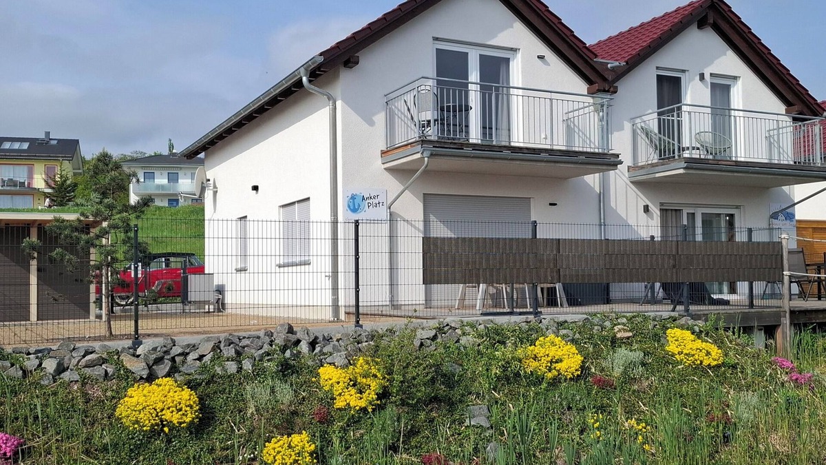 Mucheln House | Seehaus "Ankerplatz" in Mücheln, with a direct view of the marina and the lake