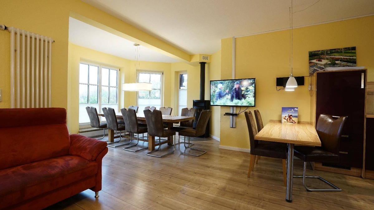 Dobin am See Apartment | Seekiste holiday flat with lake view