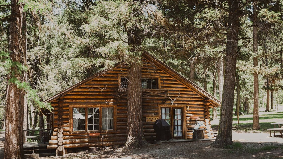 Seeley Lake Cabin | Seeley Cabin at Tamaracks Resort, a log lakefront cabin on Seeley Lake, Montana.