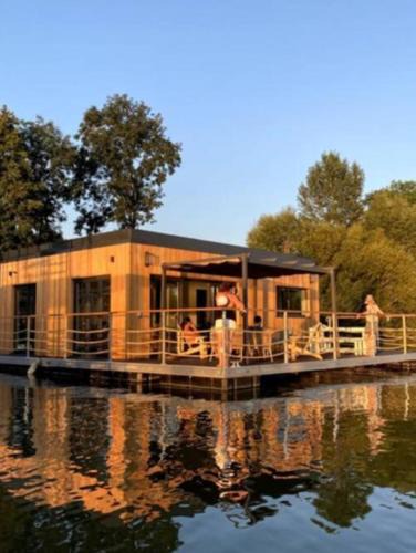 Vaux-sur-Seine House | SeineHouse - Maison flottante (HouseBoat) - Séjour magique sur l'eau