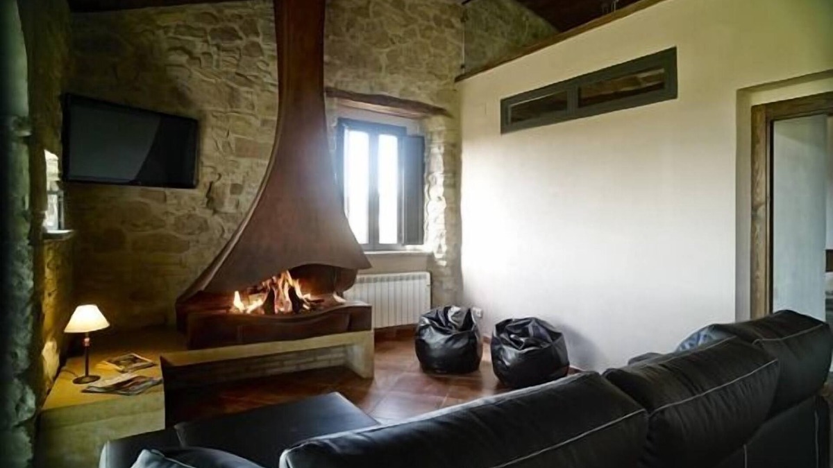 Sant Boi de Llucanes Cottage | Self catering Ca l'Avi for 5 people