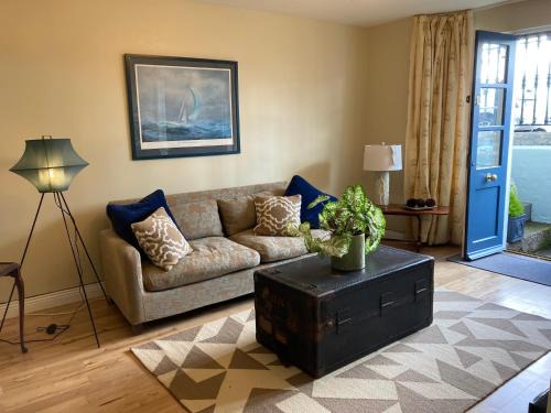 Cobh Apartment | Self Catering Apartment- 11A Westbourne Place