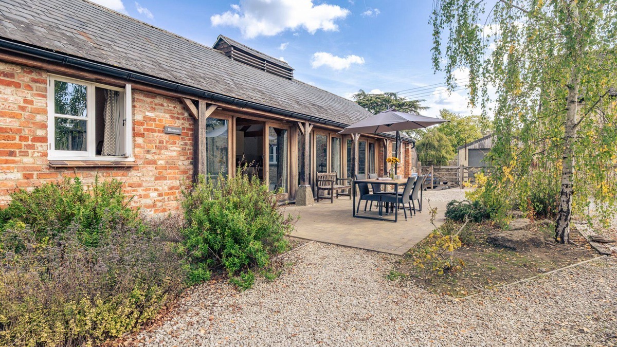 Shellingford Cottage | Self catering Cotswold holiday accommodation within easy reach of Oxford - Blossom Barn