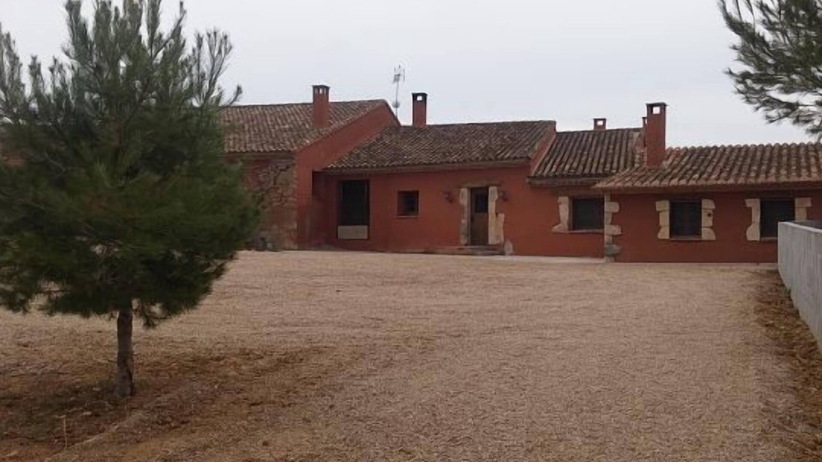 Torrelles de Foix Cottage | Self catering Can Cruset Agroturisme for 12 people