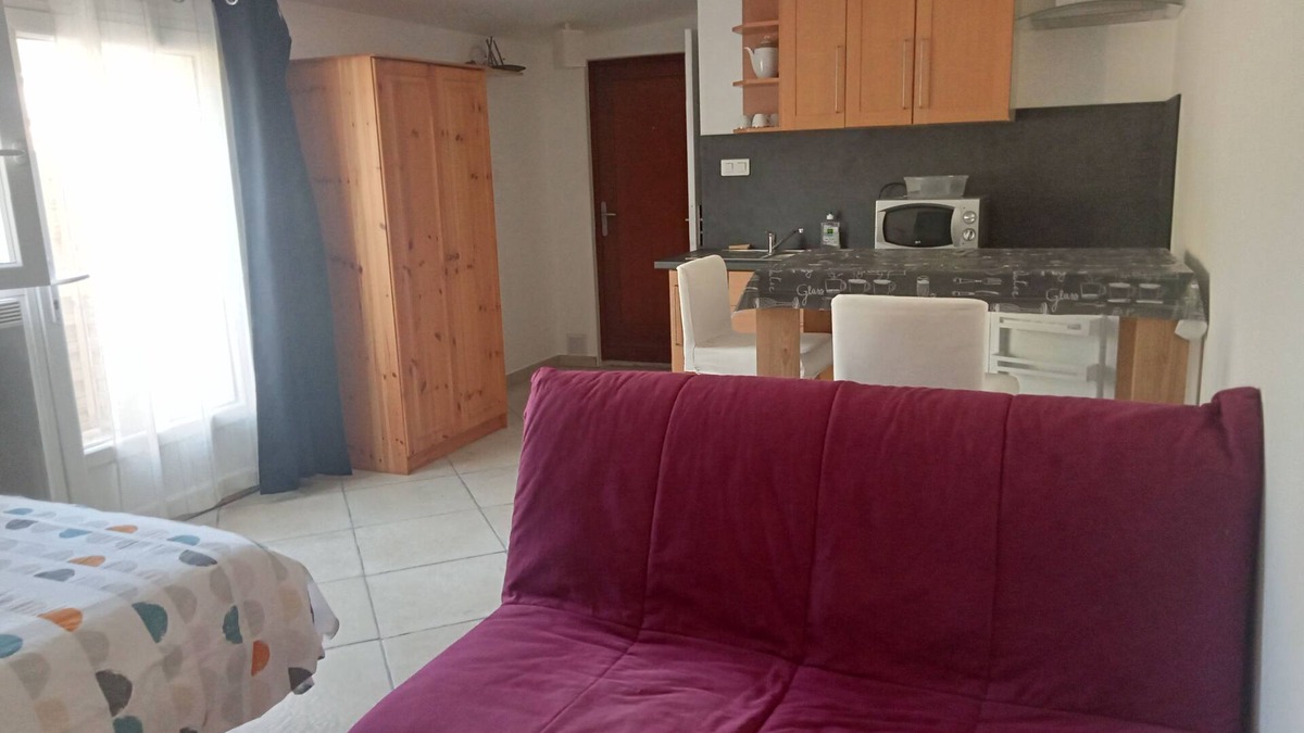 Dammarie Les Lys Apartment | Self-catering accommodation (studio) 30 min from Paris, Melun Gare