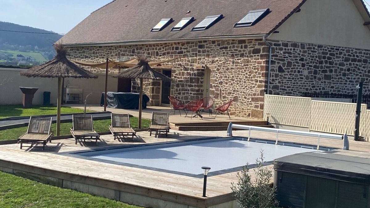 Larche House | SELF-CATERING GITE LA PABLELA IN THE COUNTRYSIDE PRIVATE POOL JACUZZI