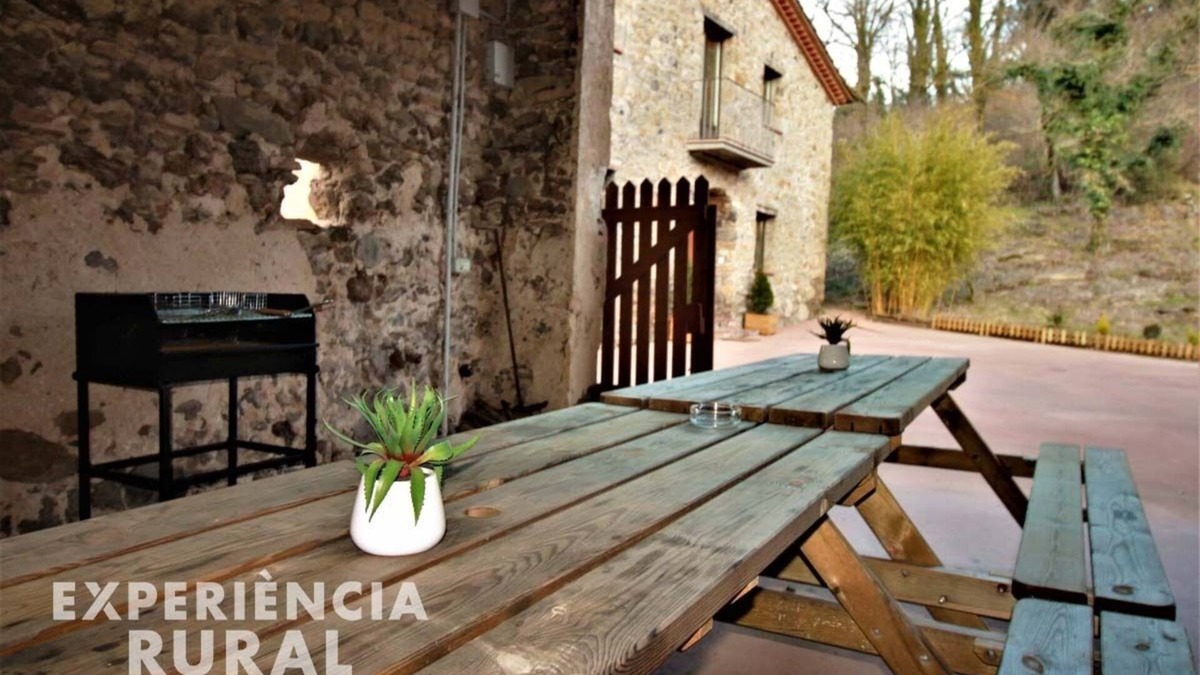 Les Preses Cottage | Self catering La Cantina for 14 people