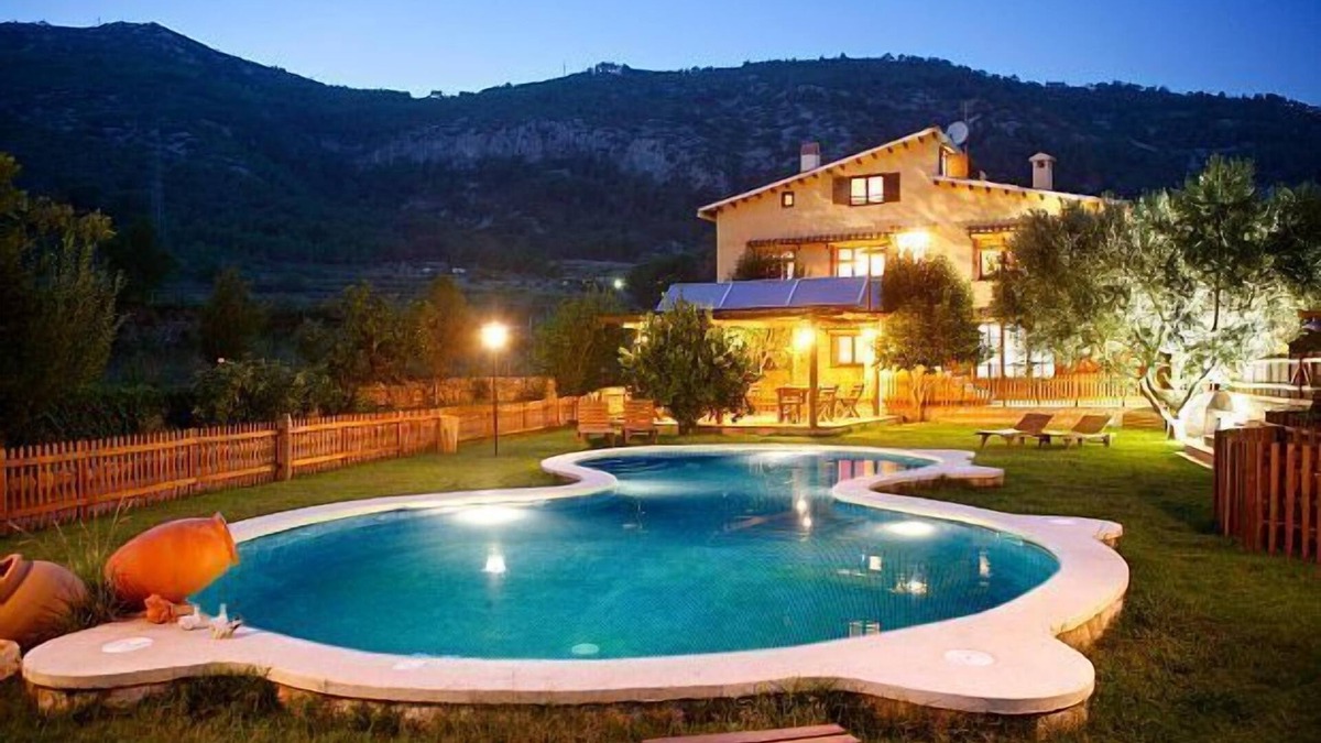 Canyelles House | Self catering La Ginesta rural for 20 people
