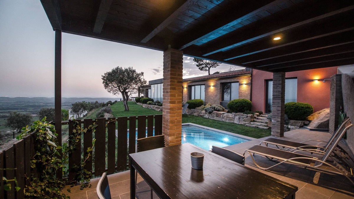 Cubells Cottage | Self catering La Granja del Besa for 8 people